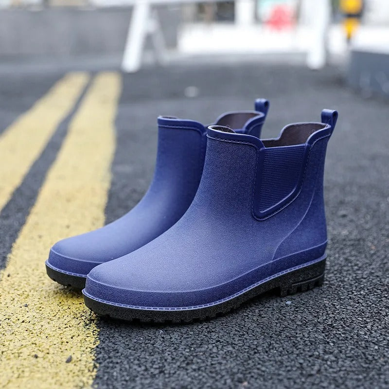 Paar schwarze Herren-Gummistiefel mit robustem, wasserdichtem Schaft