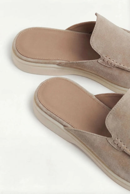 Paar Herren Wildleder-Mules im Casual-Stil für den Sommer
