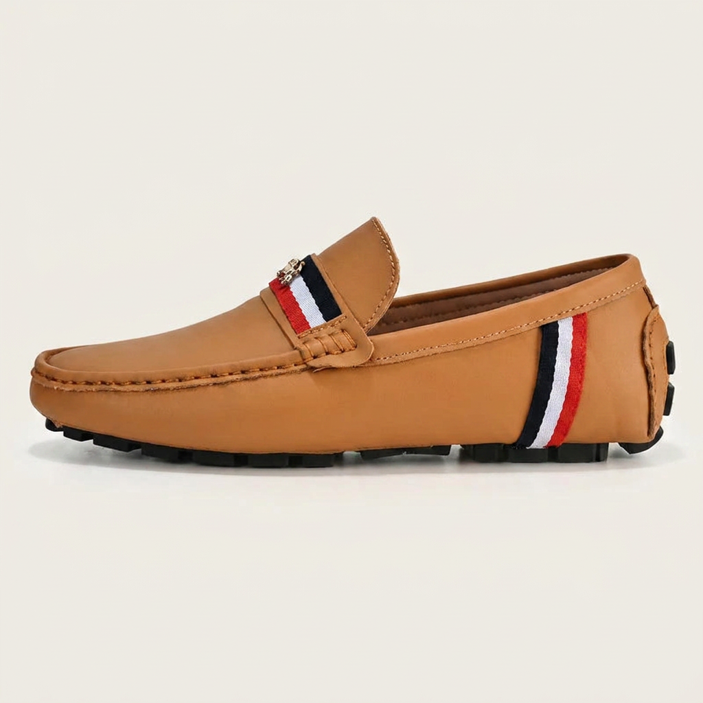 Oberansicht des bequemen Herren-Loafers mit Streifenmuster