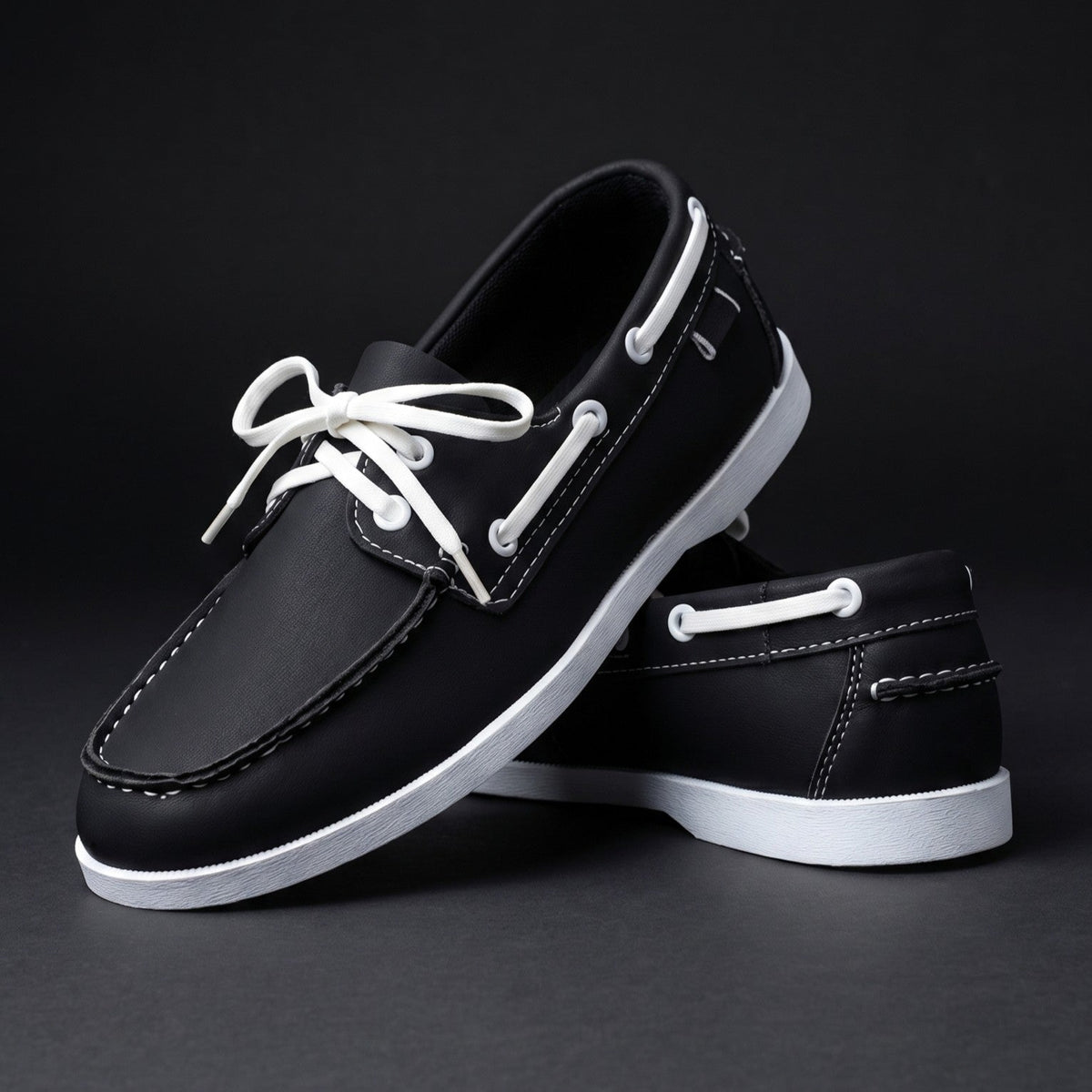 Detailansicht des vorderen Schuhbereichs der Loafer