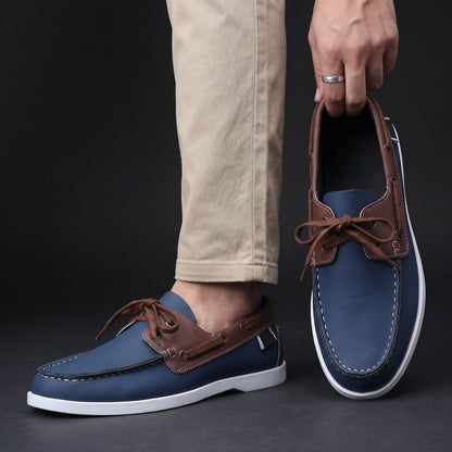 Rückansicht der klassischen Loafer mit flacher Fersenkonstruktion