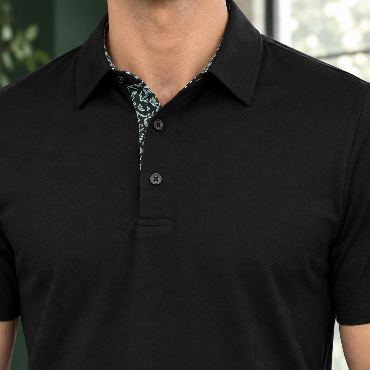 Vorderansicht des Herren-Polo-Shirts mit markantem Kontrastkragen