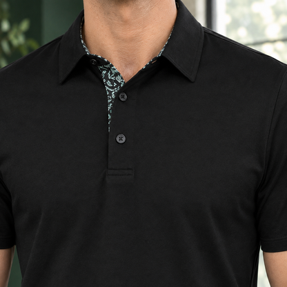 Vorderansicht des Herren-Polo-Shirts mit markantem Kontrastkragen