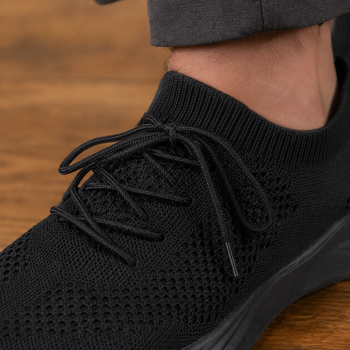 Detailansicht des gestrickten Obermaterials der Sneaker