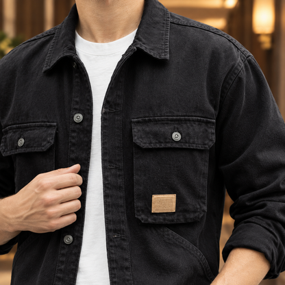 Damenjacke aus Denim mit praktischen Taschen und klassischem Kragen