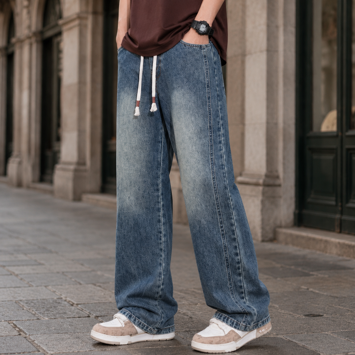 Relaxed Jeans aus Baumwollmix mit weitem Bein in einer seitlichen Ansicht
