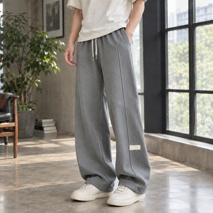 Seitliche Ansicht der locker geschnittenen Baumwollmischgewebe-Hose
