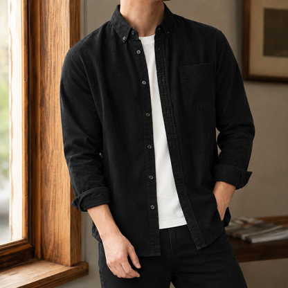 Detailansicht des strukturierten Gewebes am Herren-Overshirt