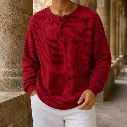 Vorderansicht eines bequemen Herrenpullovers mit Henley-Knopfleiste