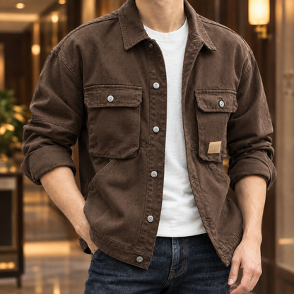 Rückansicht der Utility-Jacke aus Denim mit schlichtem Design