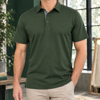 Seitliche Ansicht des Herren-Polo-Shirts mit Kontrastkragen