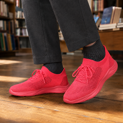Paar Strick-Sneaker in vollständiger Seitenansicht