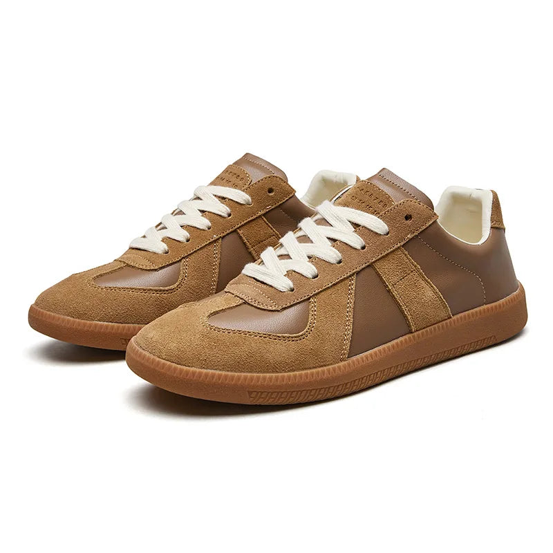 Zweifarbiger Herren-Sneaker im klassischen Low-Top-Design