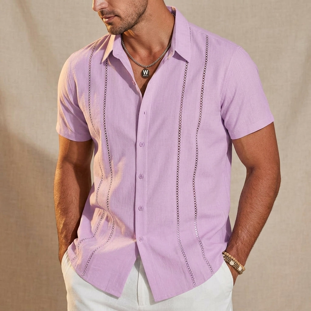 Herren Leinen Guayaberahemd getragen als luftiger Sommerlook