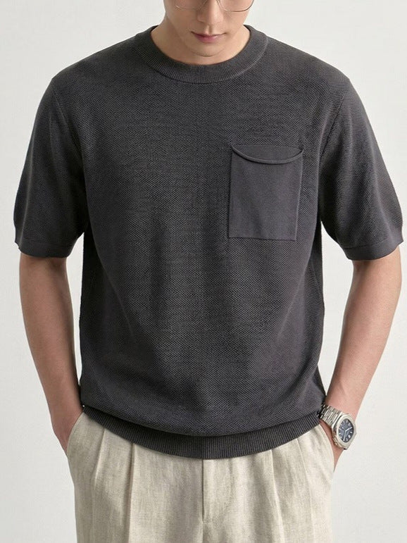 Seitliche Ansicht des locker geschnittenen Freizeitshirts für Herren