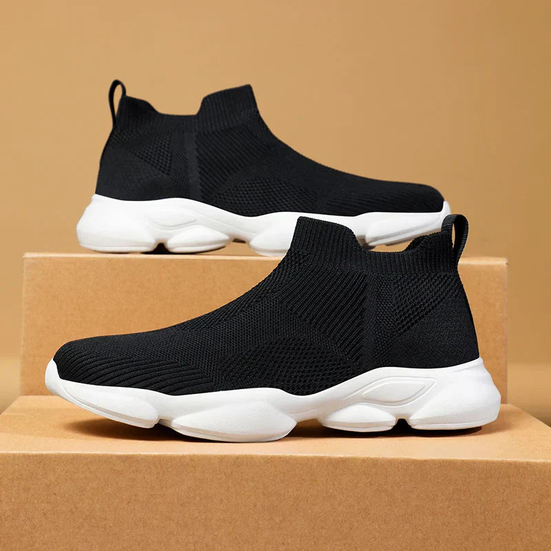 Herren High-Top-Strick-Sneakers in Schwarz in Seitenansicht