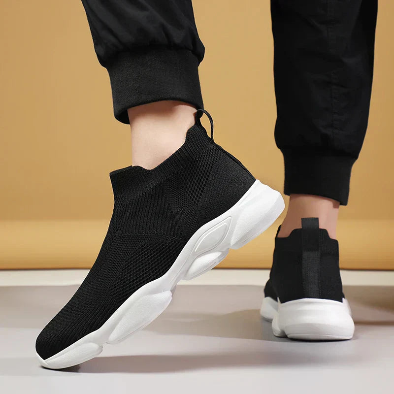 Rückansicht der Herren High-Top-Strick-Sneakers in Schwarz