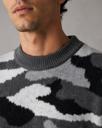 Strickstruktur des Herrenpullovers mit Camouflage-Muster