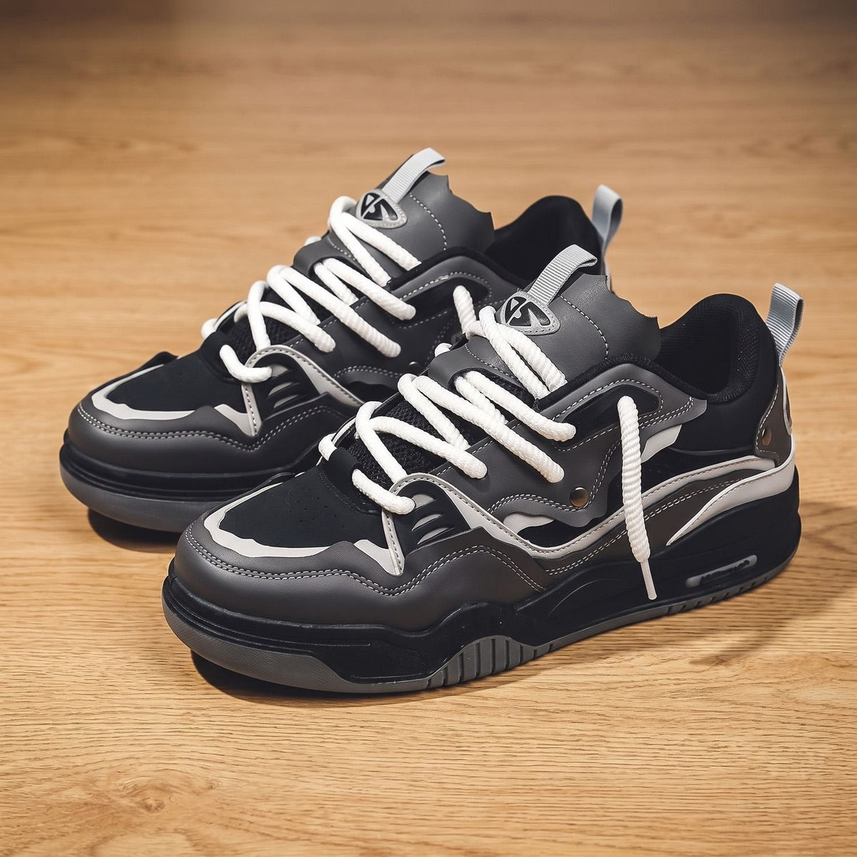 Chunky Sneaker für Herren in Weiß und Grau von vorn