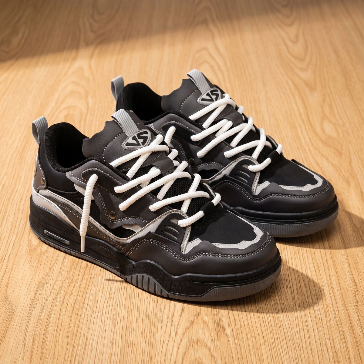 Weiß-grauer Chunky-Sneaker mit gepolsterter Schuhzunge