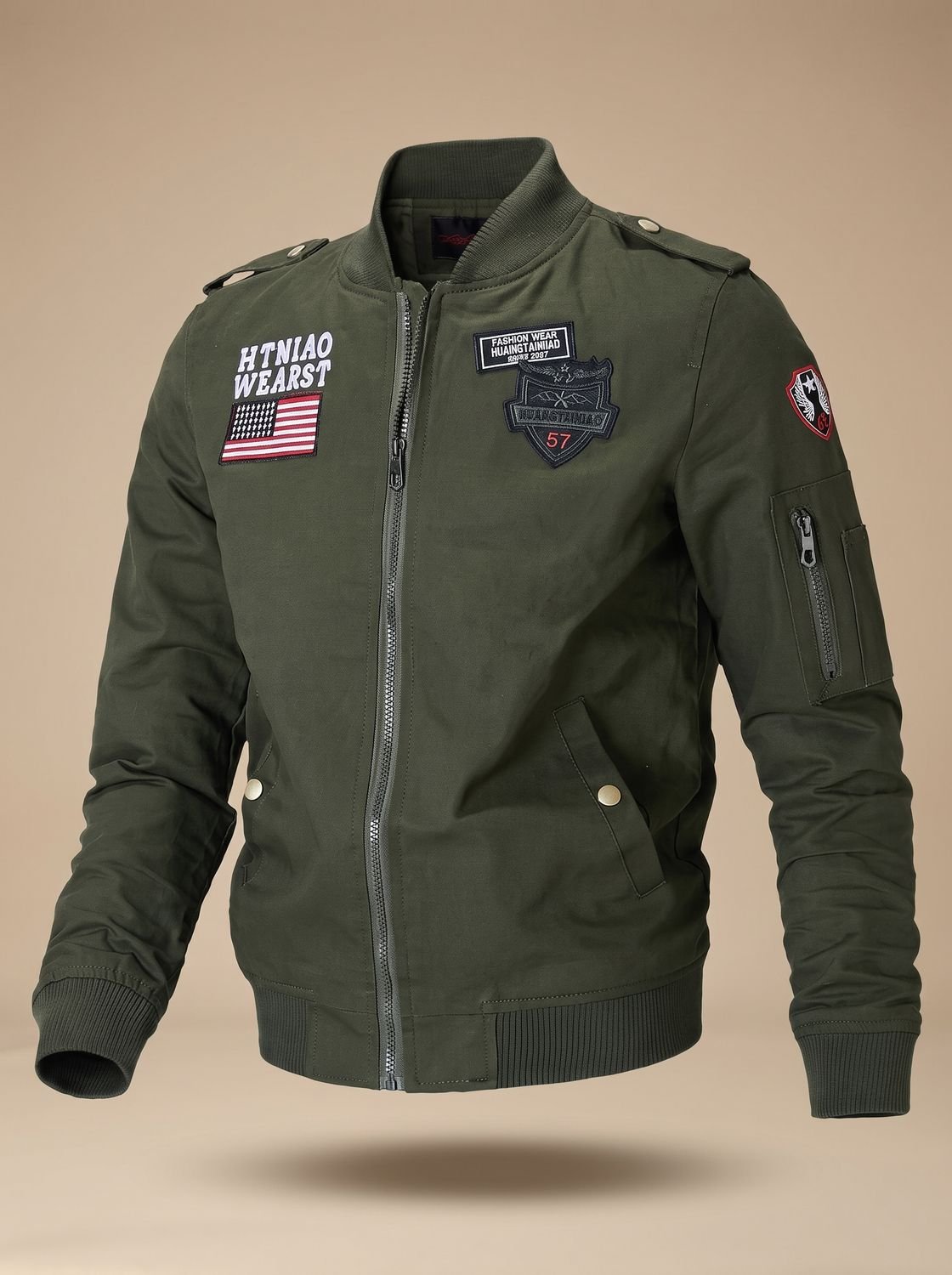 Herren-Bomberjacke im Militärstil mit markanten Patches, Detailansicht