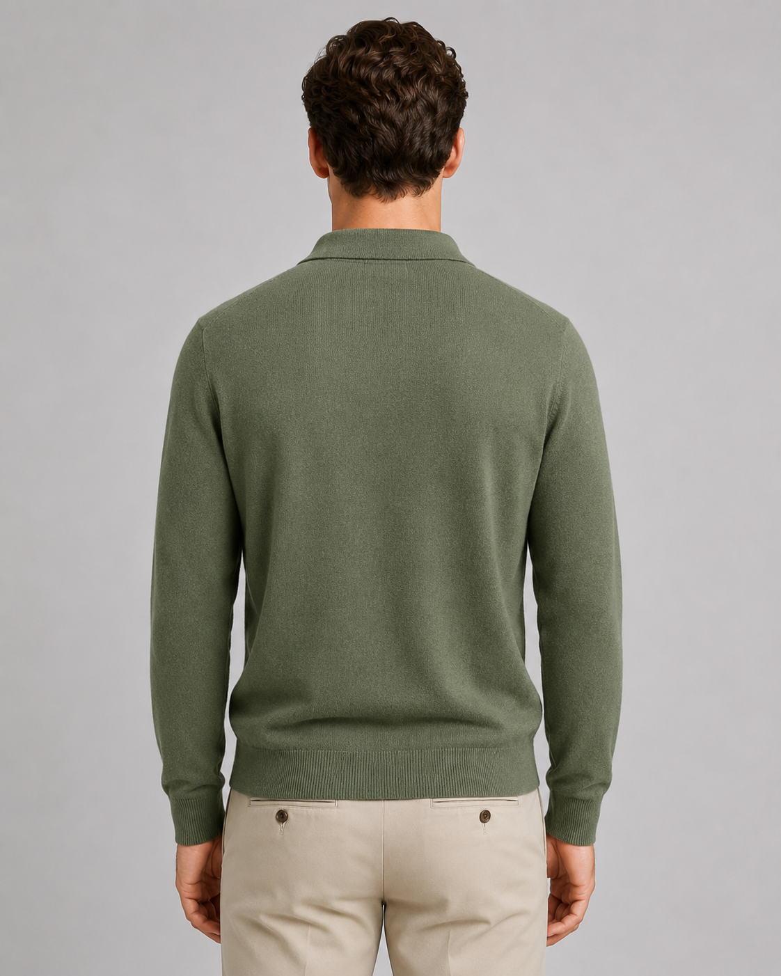 Herrenpullover aus Strick mit offenem Kragen, Detailansicht