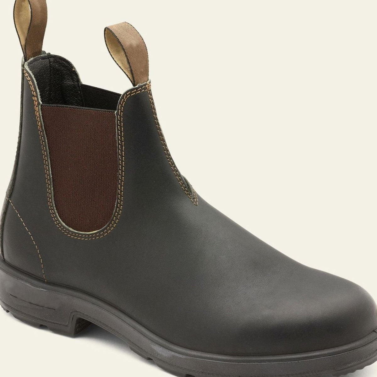 Elastische Seiteneinsätze und robuste Ledersohle der Chelsea Boots