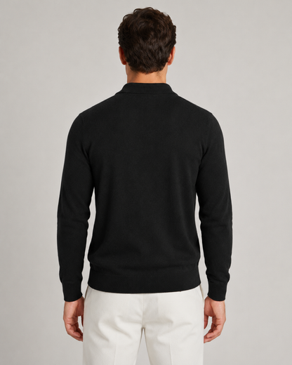 Rückansicht des fein gestrickten Herrenpullovers