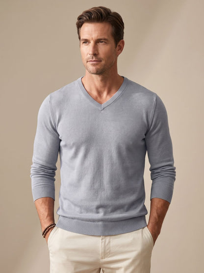 Herren-Feinstrickpullover mit V-Ausschnitt in der Vorderansicht