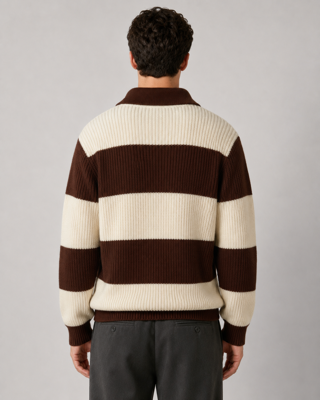 Herrenpullover aus Strick mit klassischem Streifenmuster