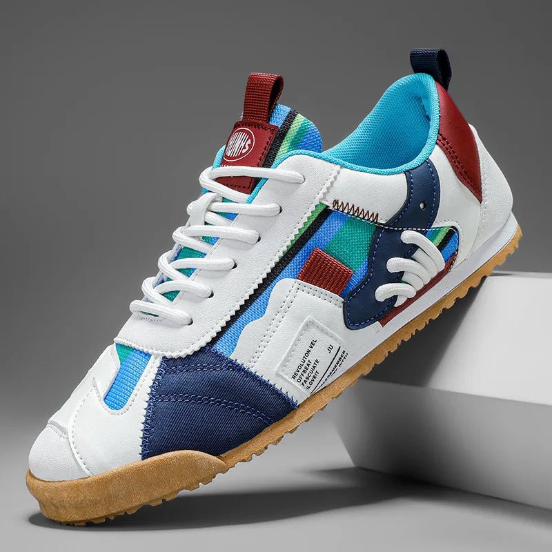Herren-Trail-Sneaker aus Veloursleder und Mesh in Seitenansicht