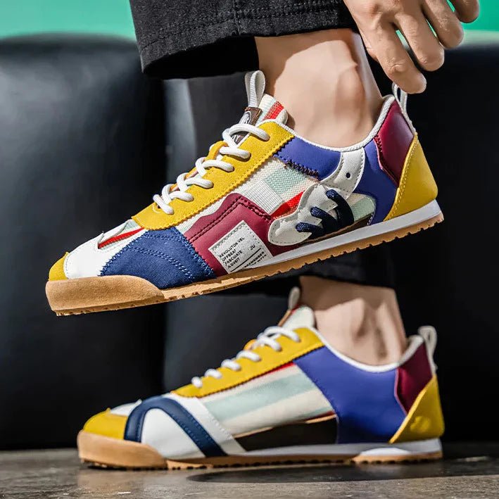 Nahaufnahme der Velourslederdetails am Trail-Sneaker