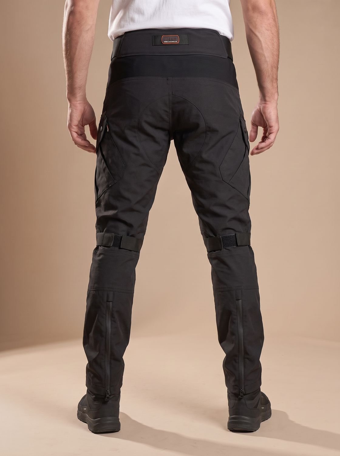 Robuste Cargohose für Herren bei Outdoor-Aktivitäten