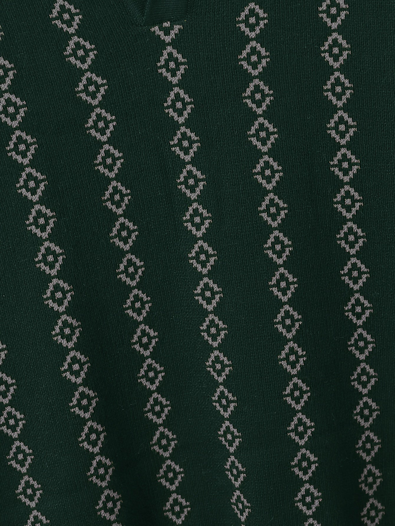 Rückansicht des Longline-Strickpullovers an einem Damenmodell