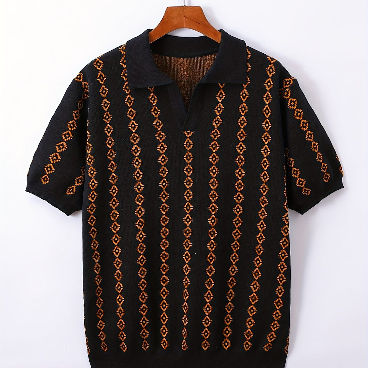 Nahaufnahme des Ausschnitts am Longline-Strickpullover