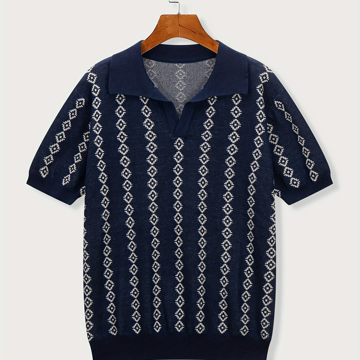 Longline-Pullover mit bequemem Schnitt in einer Stylingaufnahme