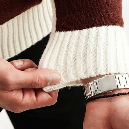 Detailansicht vom Patchwork-Muster des Herren Strickpullovers