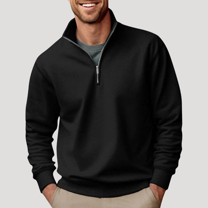 Seitliche Ansicht des klassischen Herren-Viertelzip-Pullovers