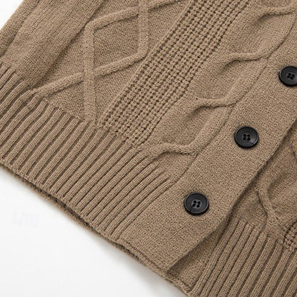 Seitenansicht des Herren-Cardigans mit Schalkragen