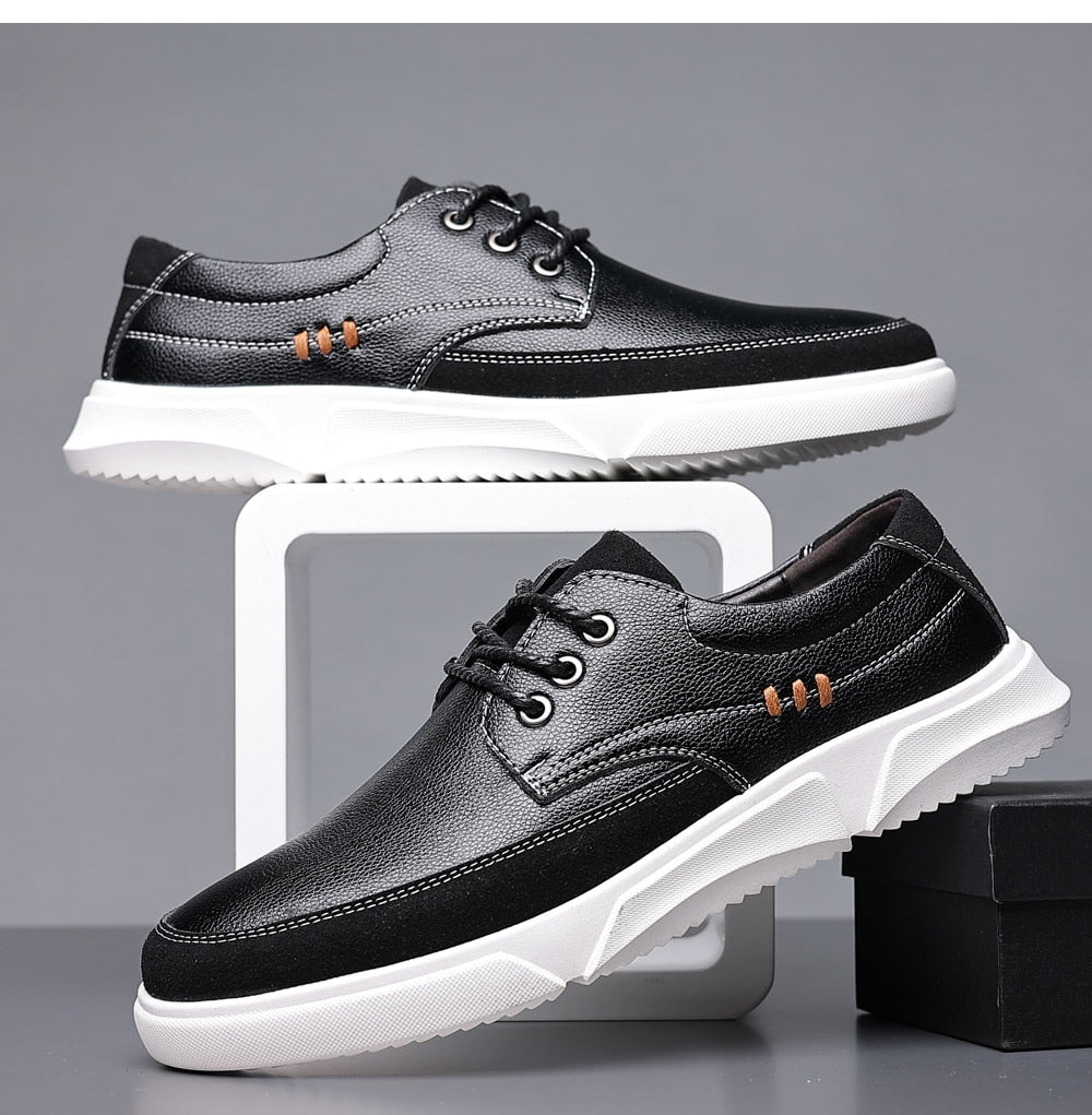 Seitliche Ansicht eleganter Herren-Oxfordschuhe mit klassischer Schnürung