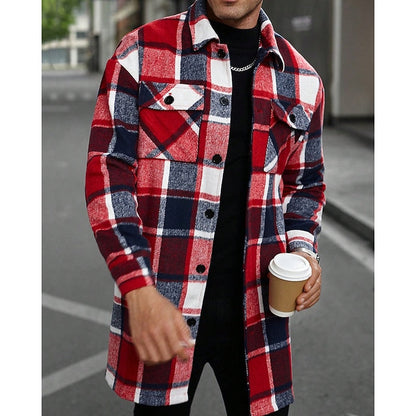 Knopfverschluss der karierten Hemdjacke im Overshirt-Stil