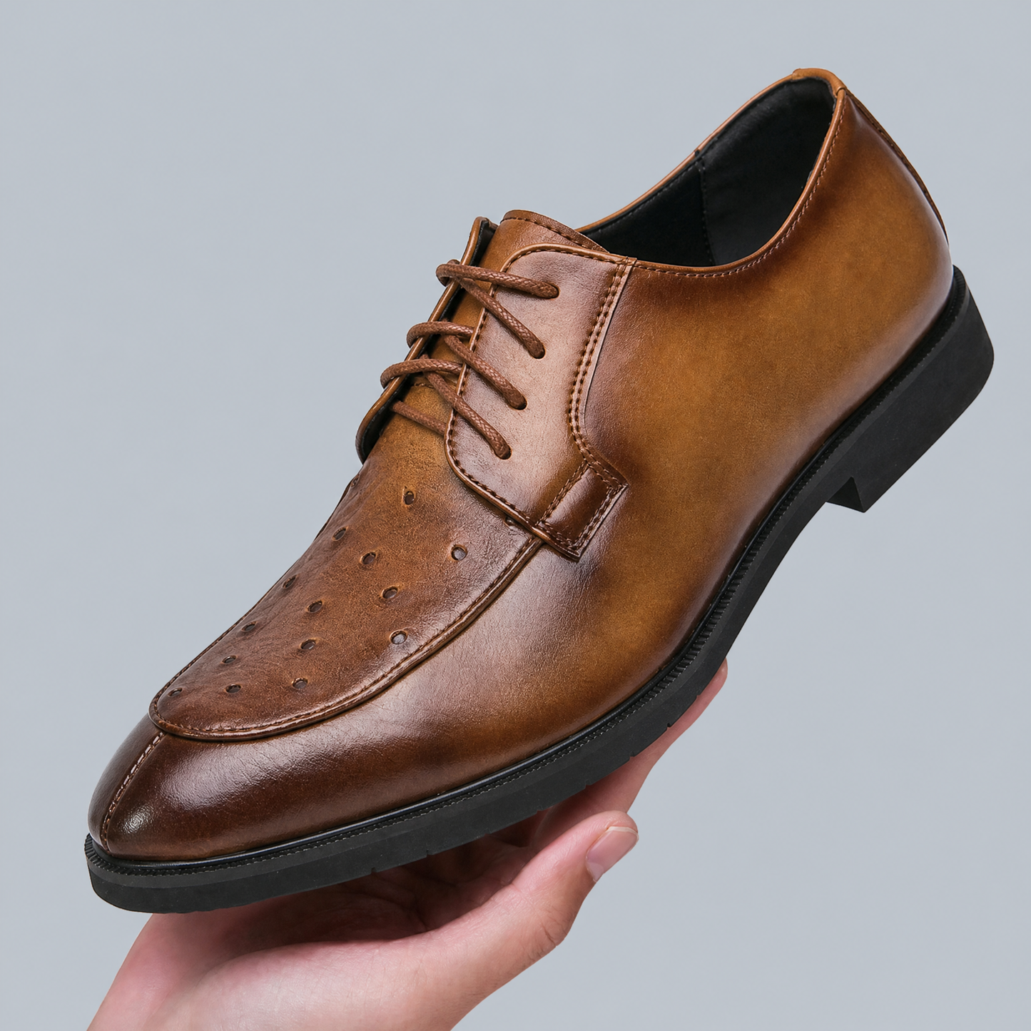 Paar Herren Lederschuhe mit Schnürung und strukturiertem Vorderblatt