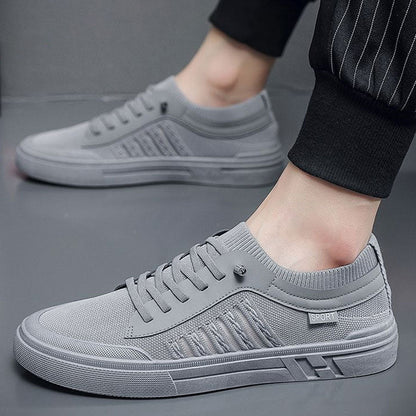 Leichter Herren Slip-on Sneaker in Nahaufnahme der Seitenpartie