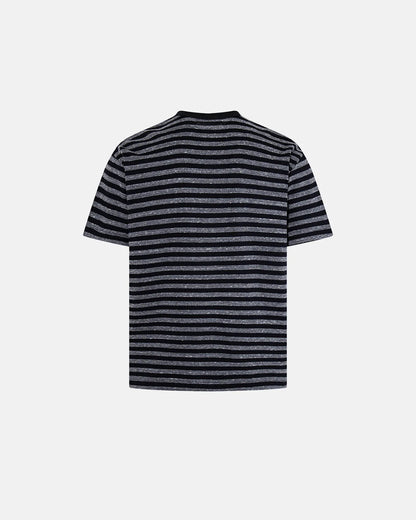 Herren Henley T-Shirt im Relaxed Fit an einem Model getragen