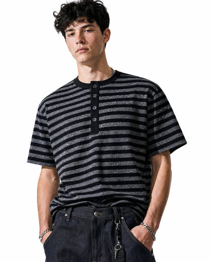 Herren Henley T-Shirt mit Streifen, lockere Passform im Detail