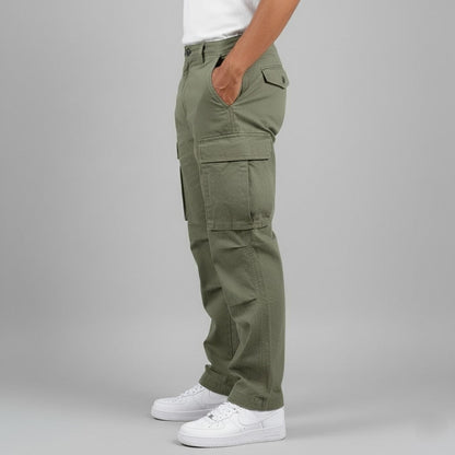 Detail der Taschen an der Herren Cargo-Hose