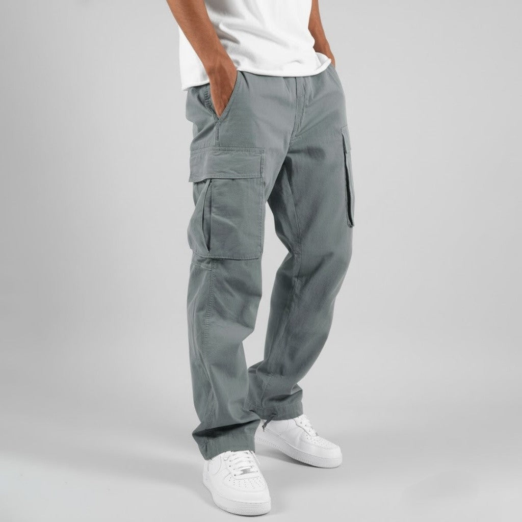 Rückansicht der Herren Cargo-Hose mit Taschen