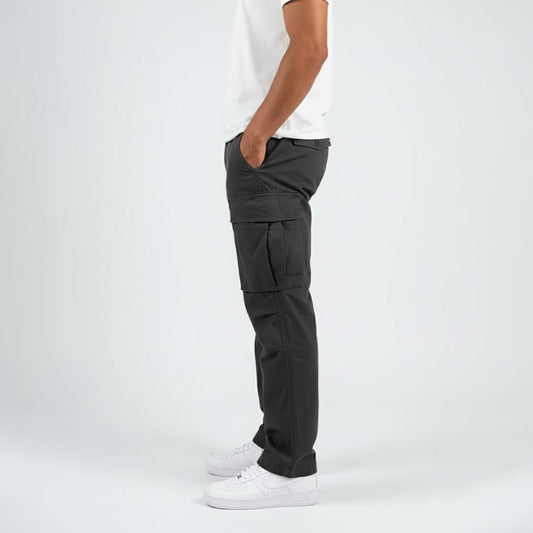Herren Cargo-Hose mit schmal zulaufendem Bein in Vorderansicht