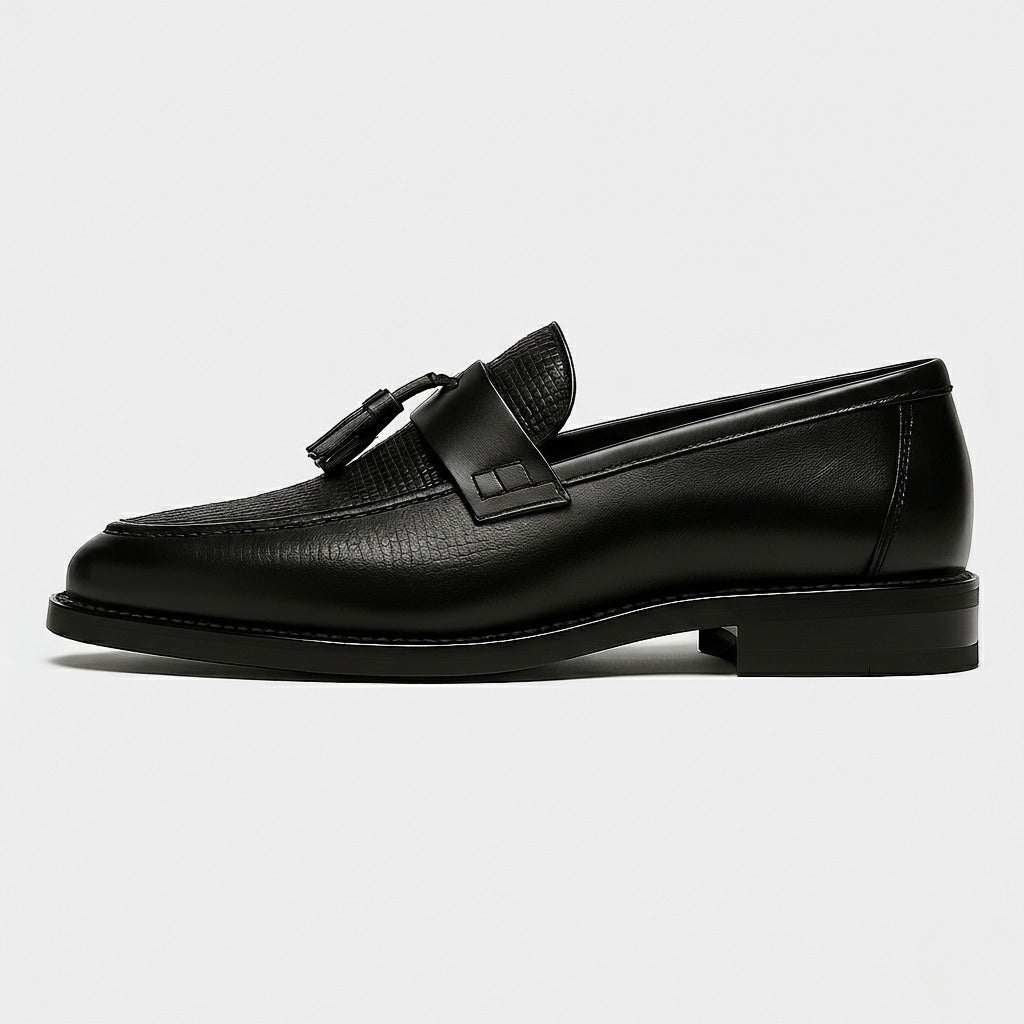 Detailansicht der Herren-Loafer mit Quaste und runder Kappe und Vorderpartie