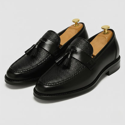 Herren-Loafer mit Quaste und runder Kappe in eleganter Seitenansicht